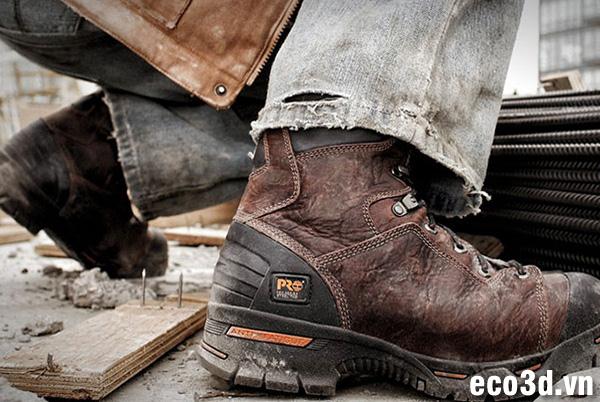 Lợi ích của giày bảo hộ: Tránh đạp phải vật sắc nhọn