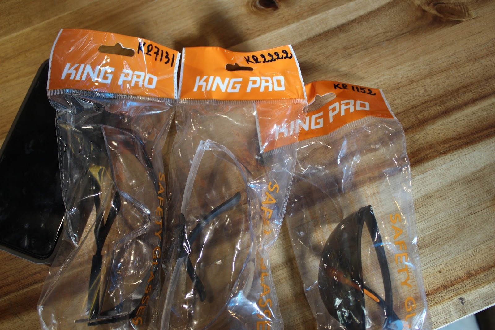 Có thể là hình ảnh về kính mắt và văn bản