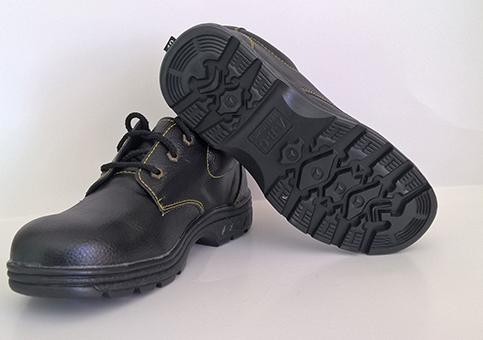 Nên lựa chọn đế giày PU, cao su hay nhựa