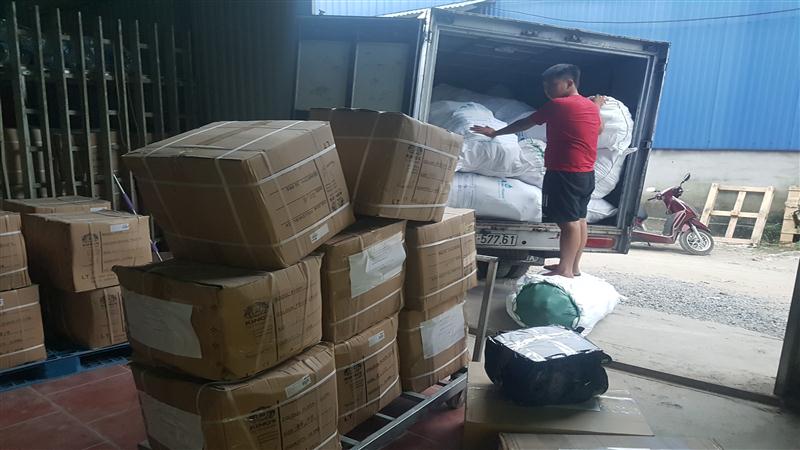 Xe hàng vận chuyển nhanh chóng
