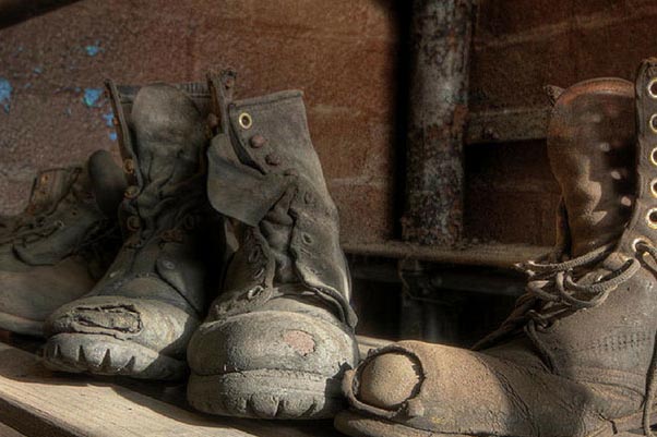 Dấu hiệu cần thay mới giày bảo hộ lao động