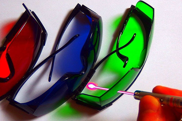 Kính bảo hộ laser có tác dụng gì?