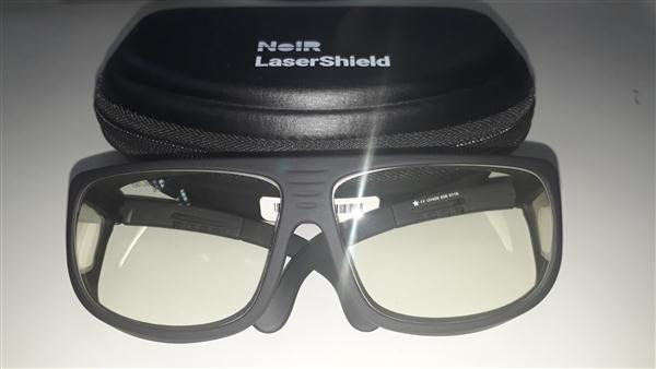 Mua kính bảo hộ tia laser ở đâu?